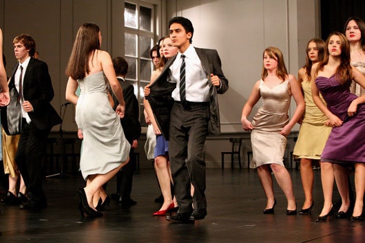 Dancing Dreams, teatru-dans cu aer bildungs-românesc