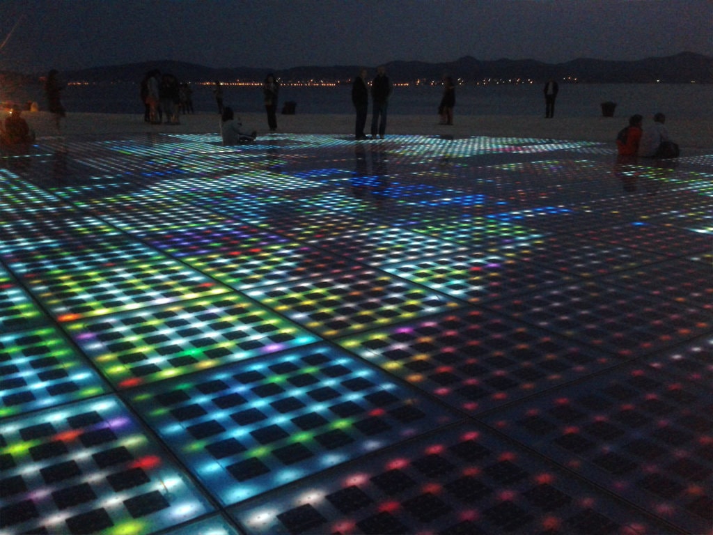 Oraşul ca galerie de artă / O promenadă avangardistă