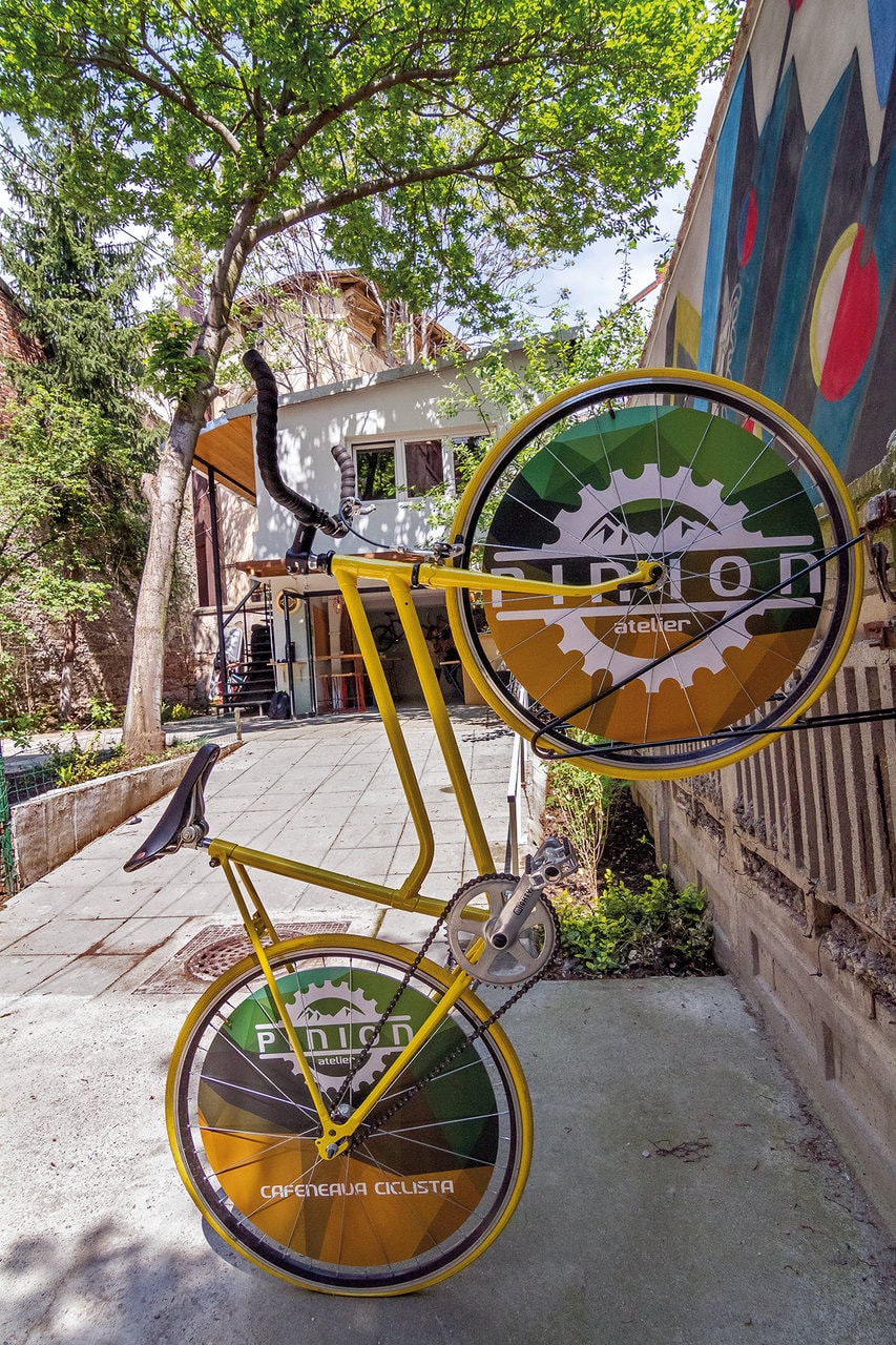 Cu bicicleta în oraș