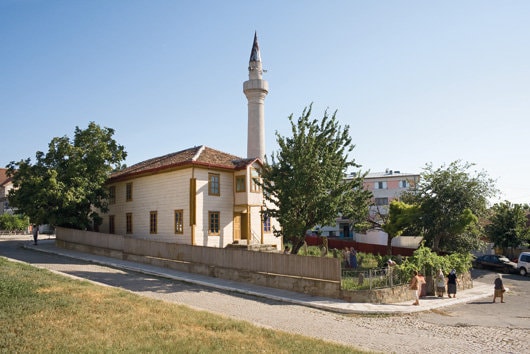 Un nou volum igloopatrimoniu: Geamii. Minarete pe cerul Dobrogei