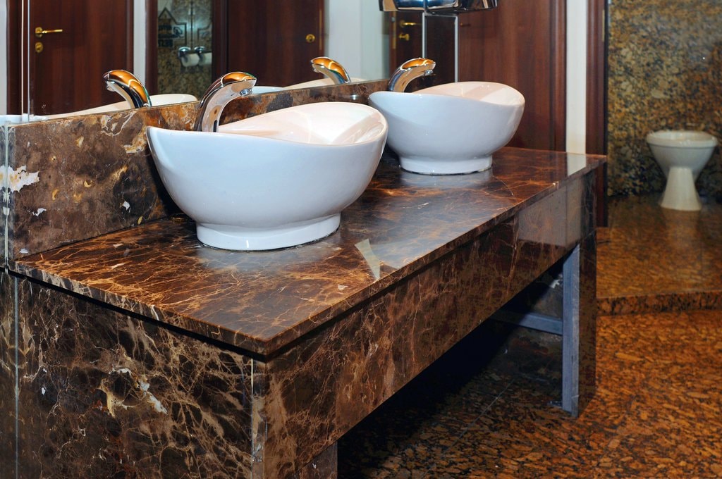 Onix, marmură şi granit. Un spaţiu cu impact vizual şi confort estetic pe măsură