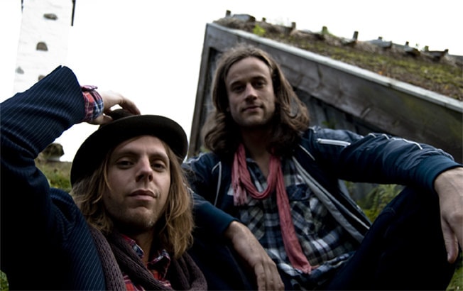 Prehistoric Aliens: măsuţele de cafea