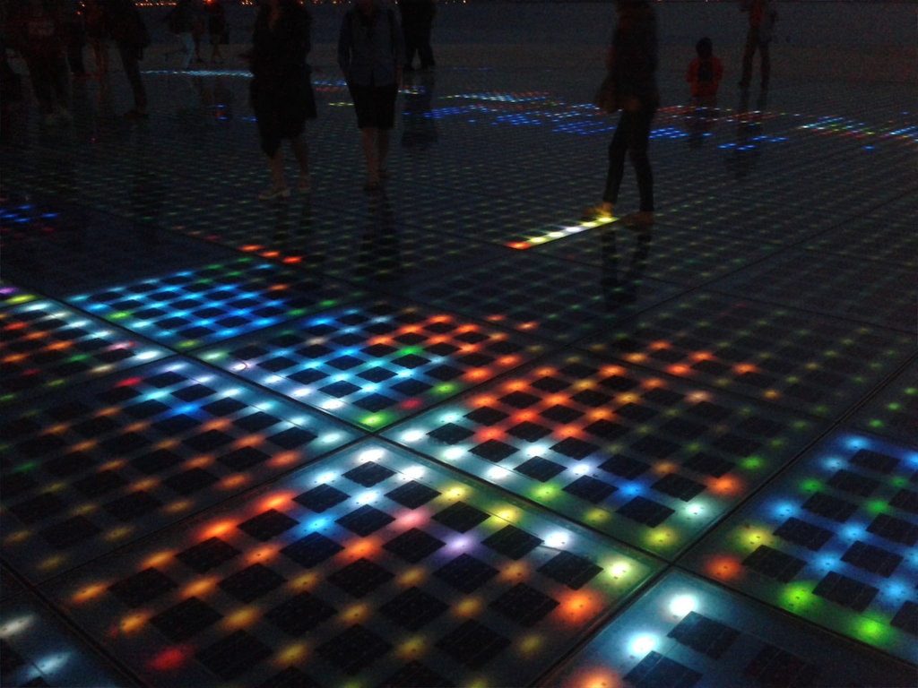 Oraşul ca galerie de artă / O promenadă avangardistă