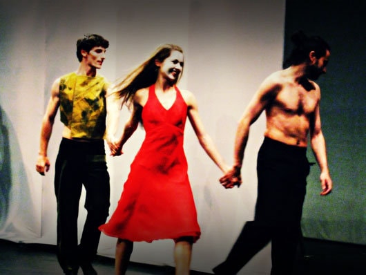 Dancing Dreams, teatru-dans cu aer bildungs-românesc