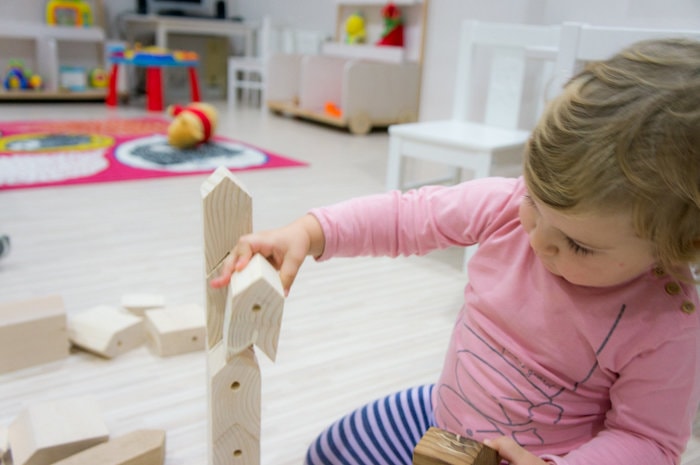 Am povestit cu Eliza Yokina despre noul ei design: 11Case. E greu să nu te prindă în joc!