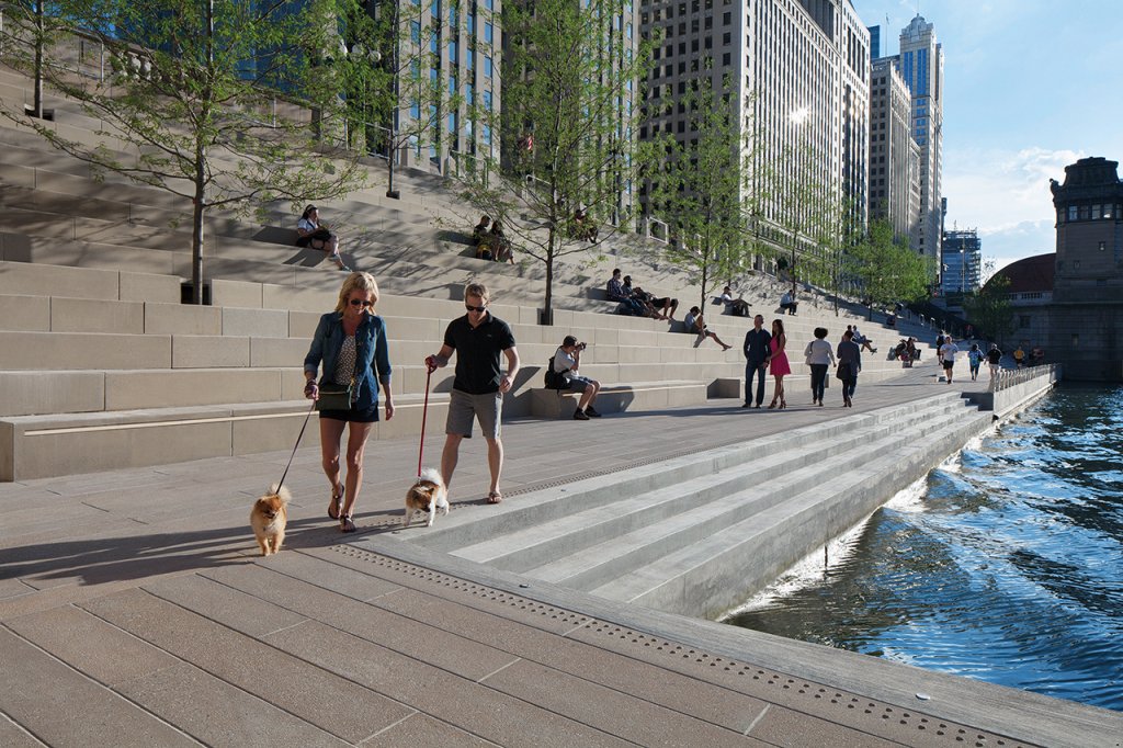 Un parc liniar deschide orașul spre râu