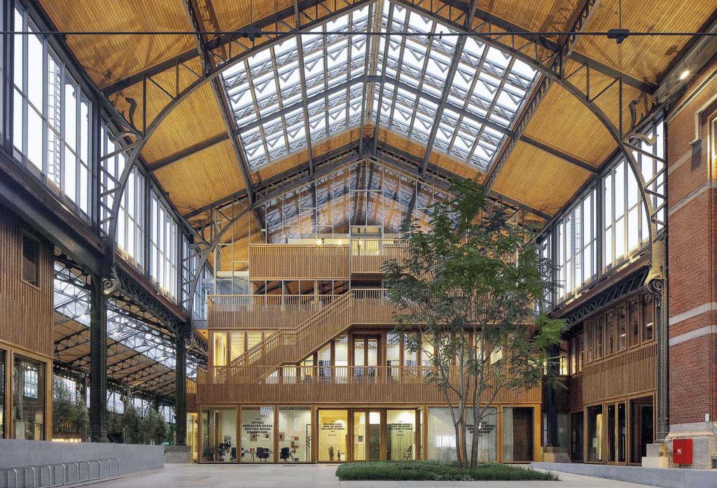 Un oraş-în-oraş, unde nu plouă niciodată. Gare Maritime, Bruxelles