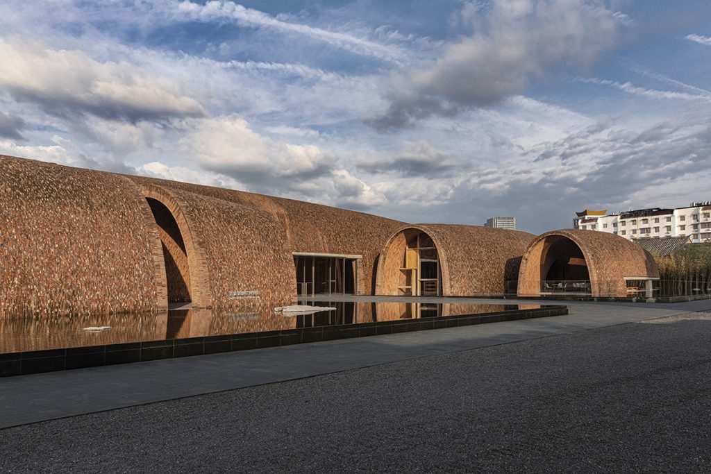 Nostalgia memoriei colective. Jingdezgen Imperial Kiln Museum de Studio Zhu Pei