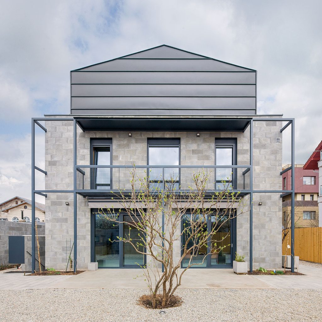 O casă la marginea orașului. Casa Avrămeni