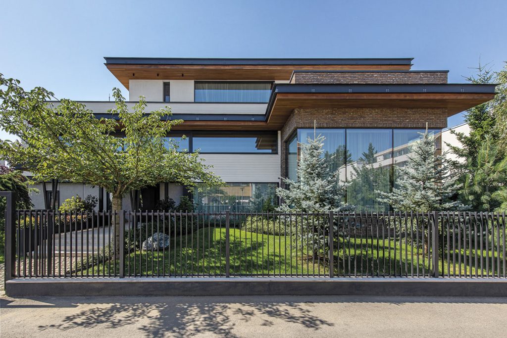 Casa M – limite volatile între vechi și nou