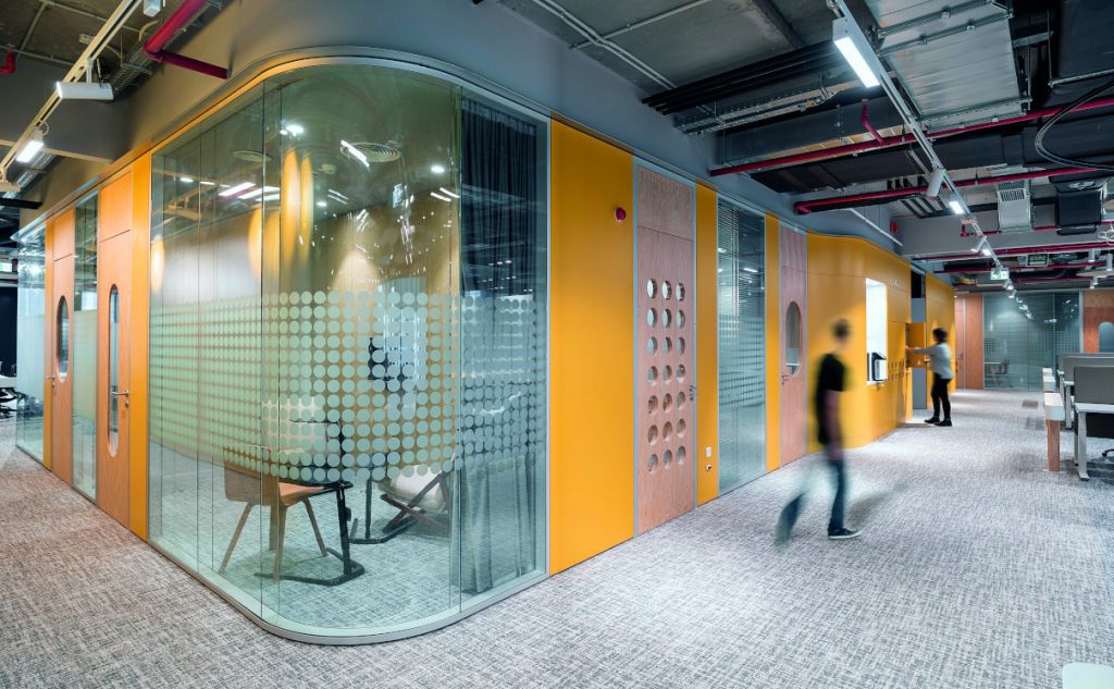 Microsoft HQ Bucharest: industrial blând și avânt tech