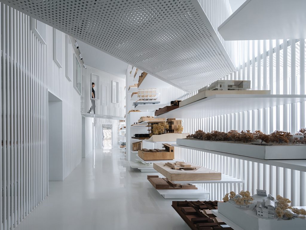 Un oraș al viziunilor arhitecturale. The Last Redoubt, Shanghai, China