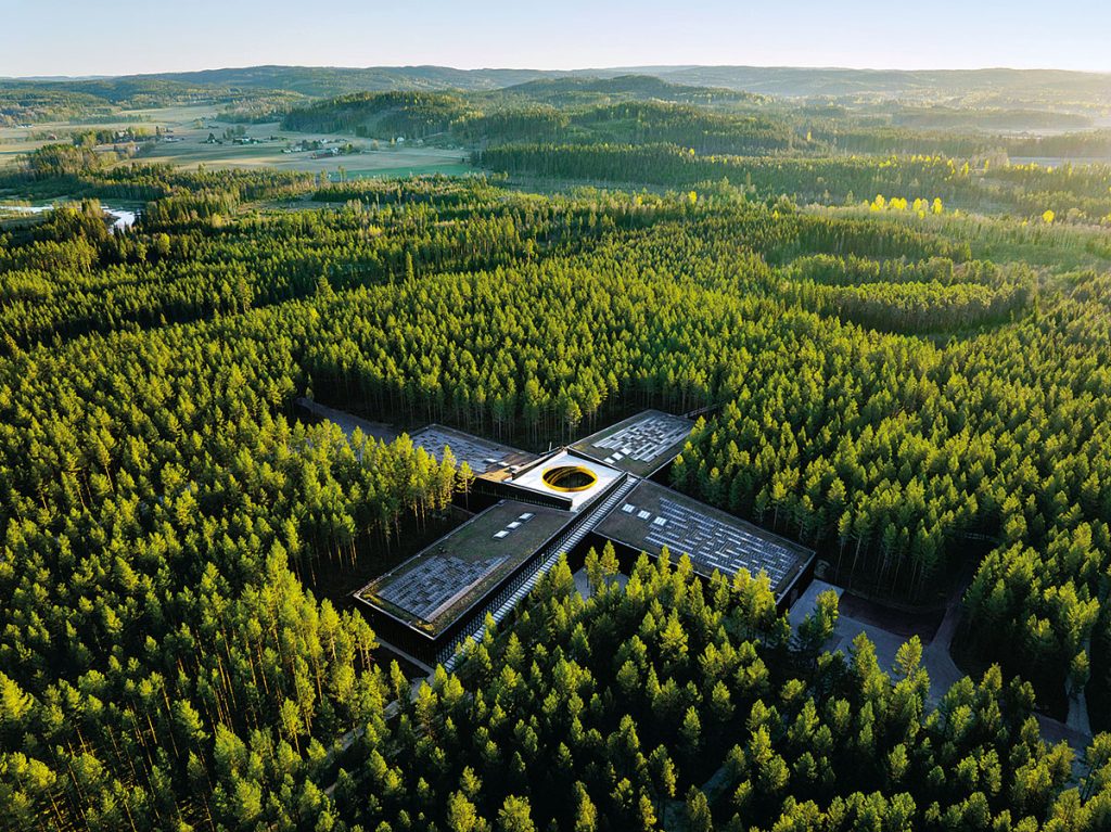 Cea mai sustenabilă fabrică de mobilă din lume, în inima pădurii norvegiene
