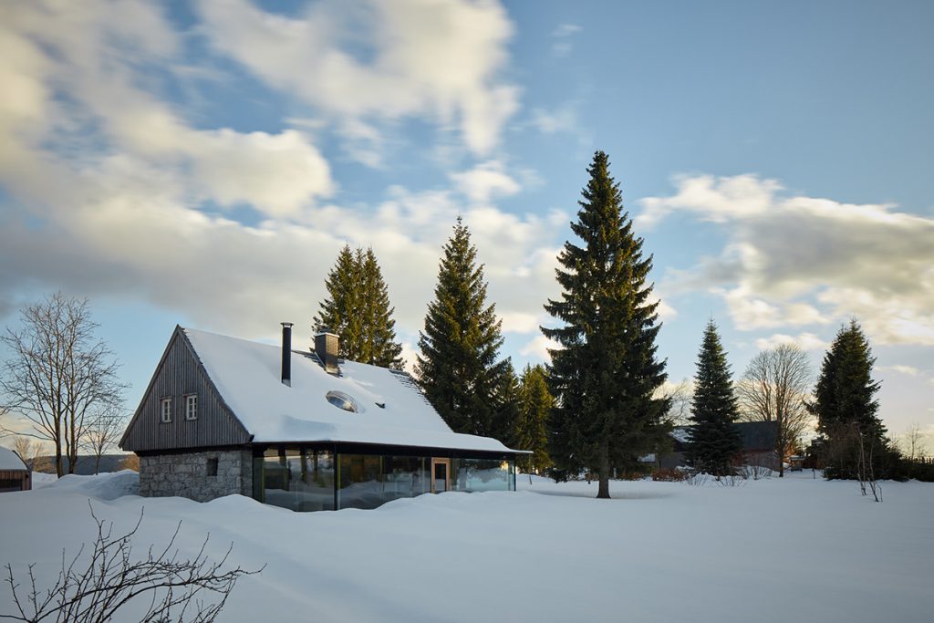 O extensie de sticlă pentru o casă veche de 130 de ani