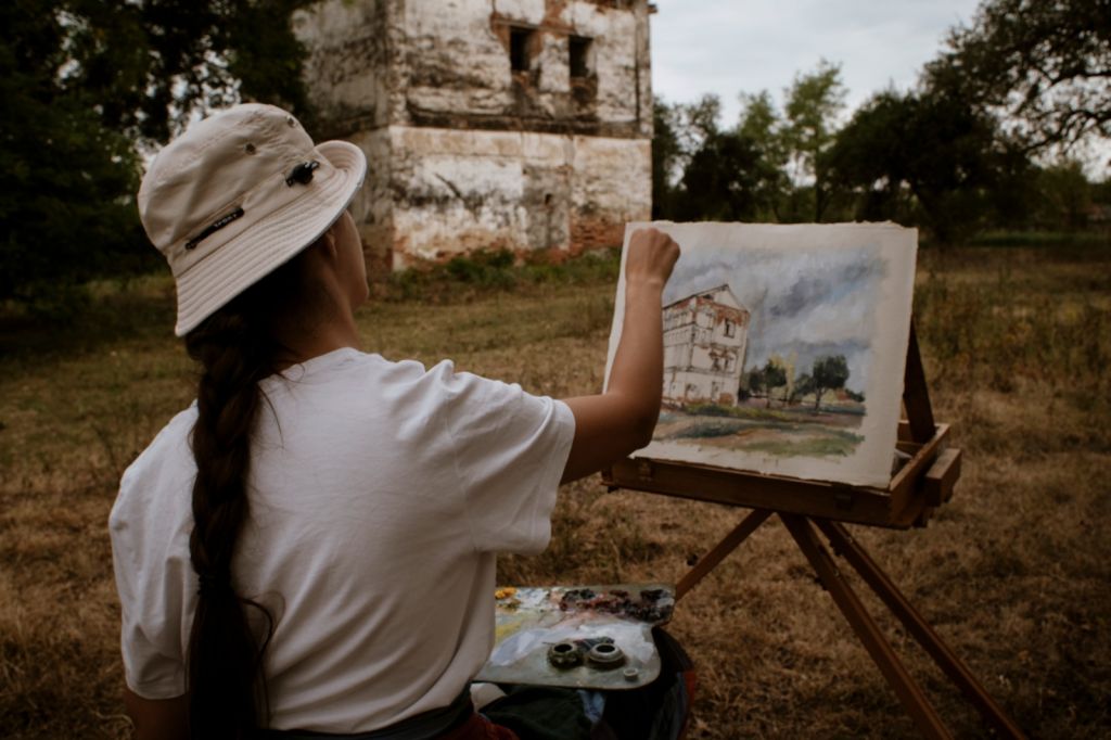 De la culele igloo, la „Expoziția CULE” – interviu cu Daria Frunză