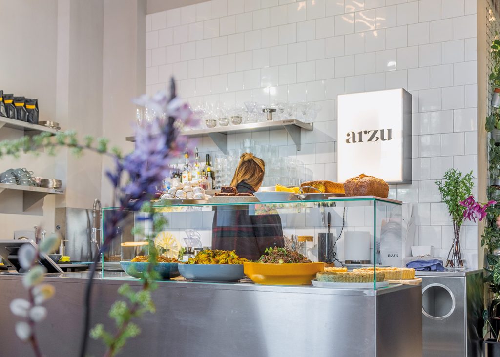 Despre pasiuni arz(u)ătoare în lumea deserturilor și dincolo de ea