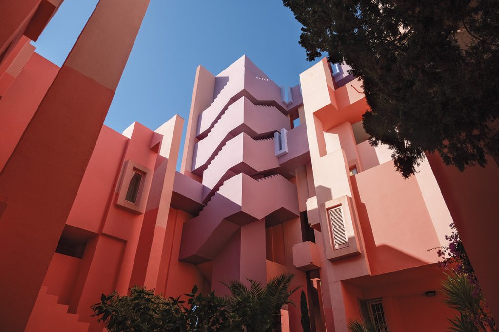 Dosar #213: La Muralla Roja. Revizitând un clasic al arhitecturii postmoderne