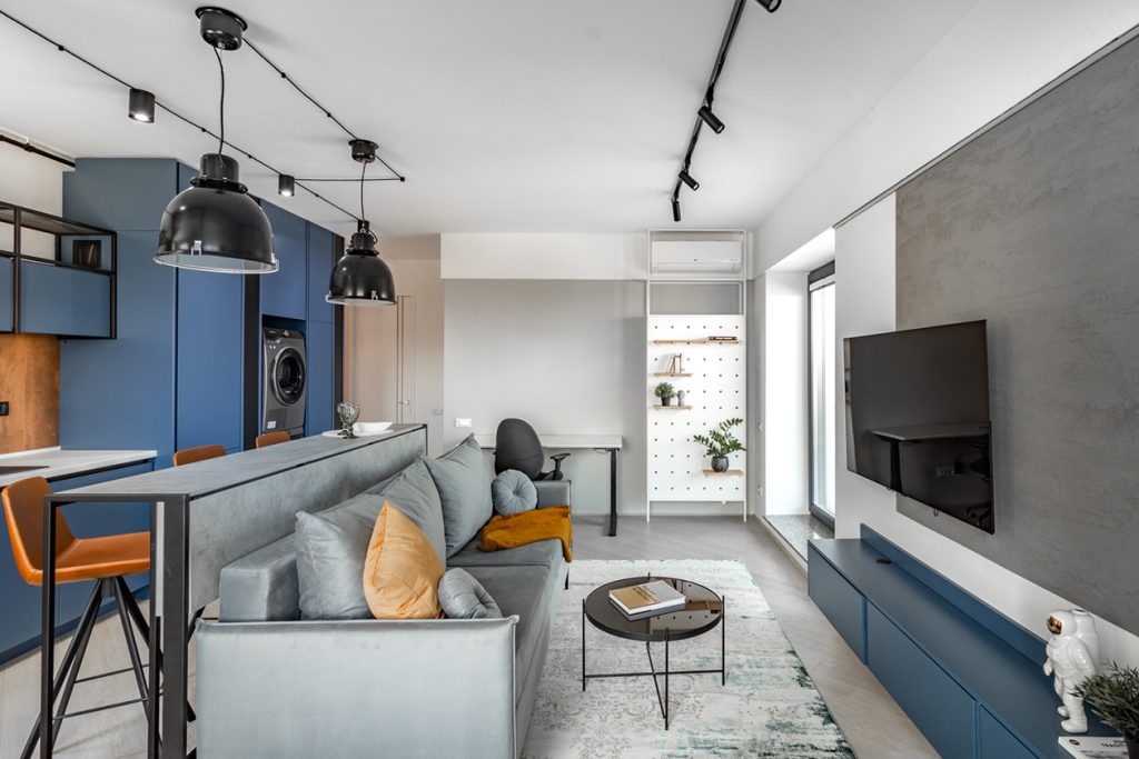 Contraste și versatilitate într-o amenajare în stil industrial