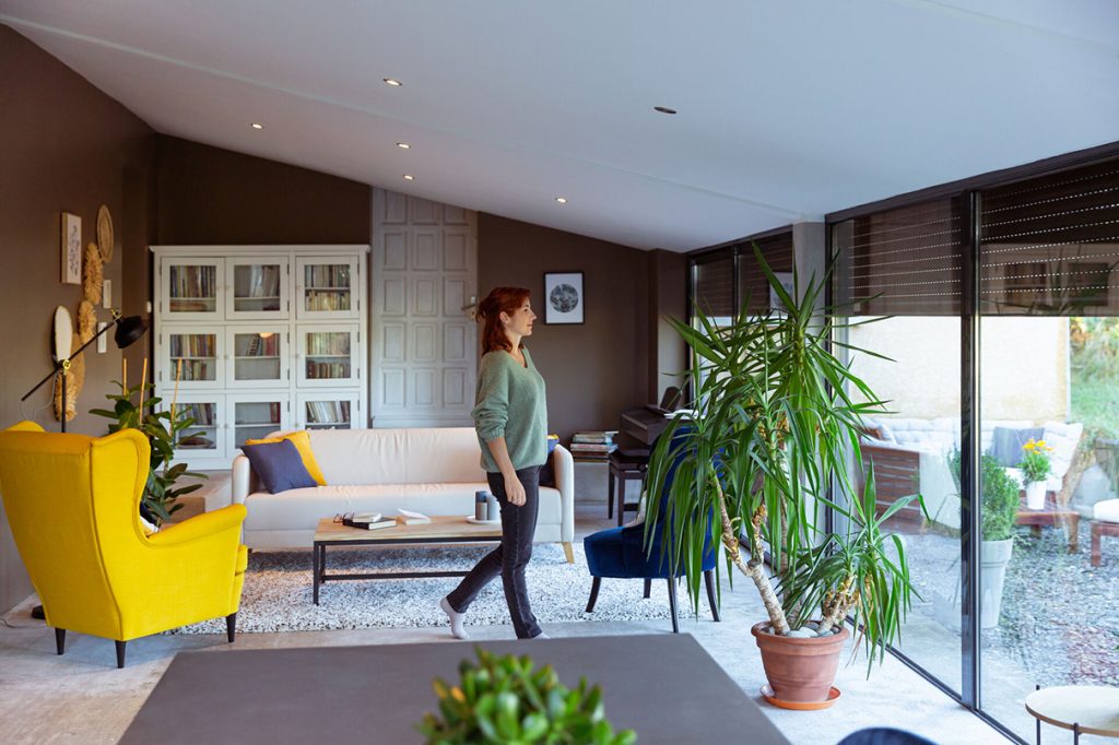 Smart, sustenabil, confortabil: Somfy inovează prin RS100 Solar io, motorul solar pentru rulouri