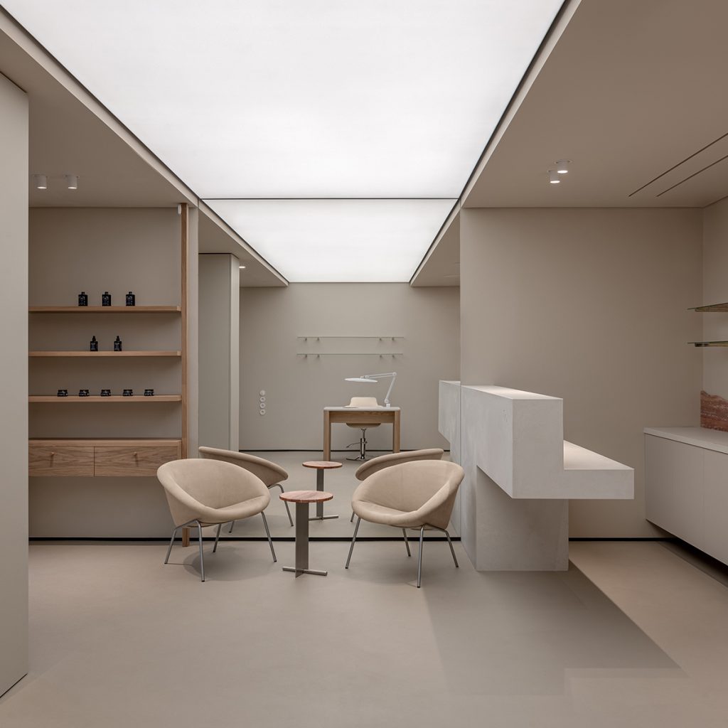 Materiale naturale și mobilier vintage într-o oază dedicată îngrijirii de sine. Jolly Beauty Salon, Kyiv, Ucraina