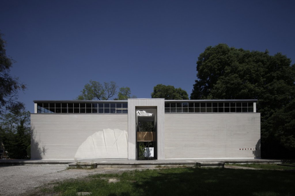 Note de bienală #5: Thoughts Form Matter