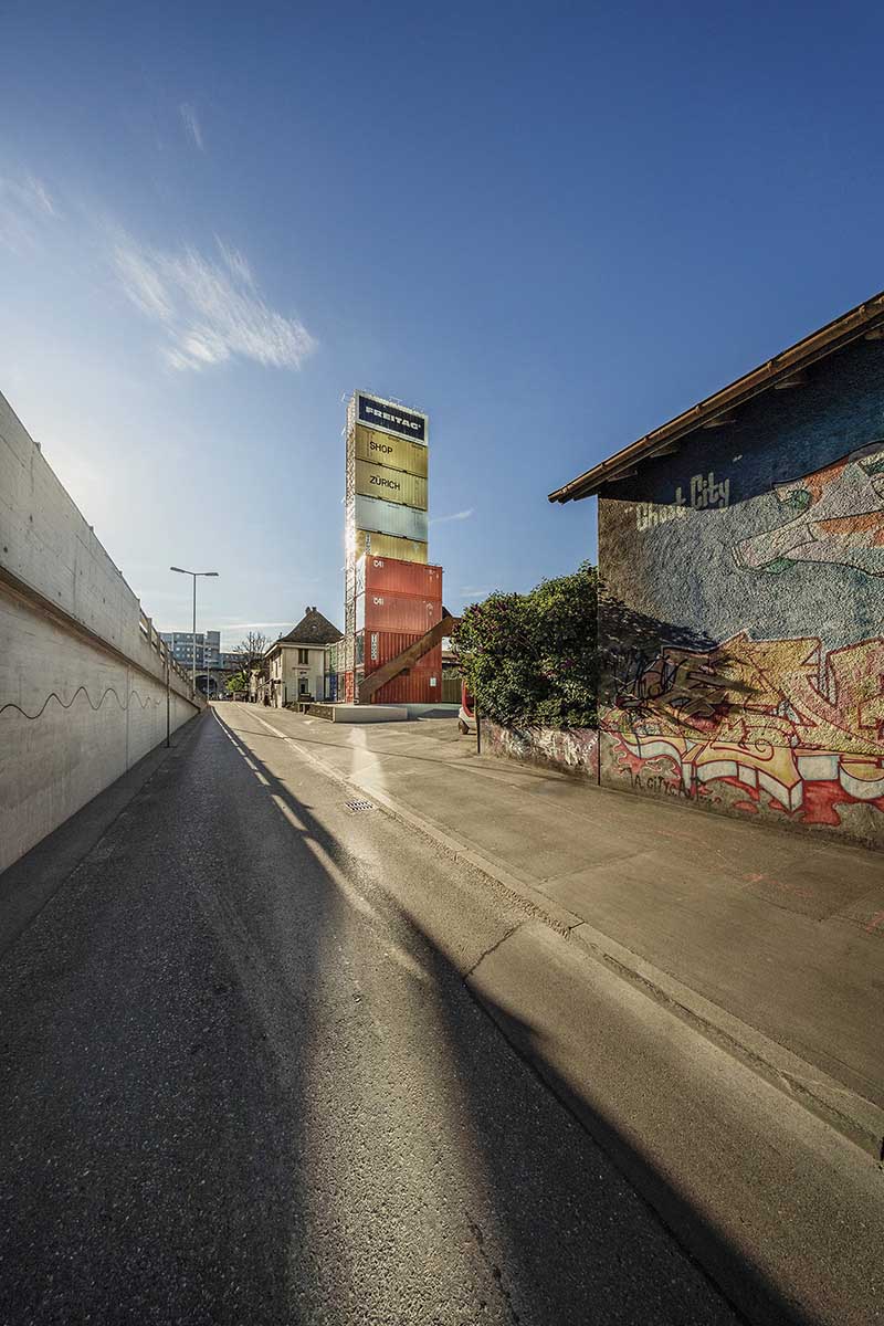 2 - FREITAG_Store-Zuerich_byDay_RolandTaennler_RGB_HighRes