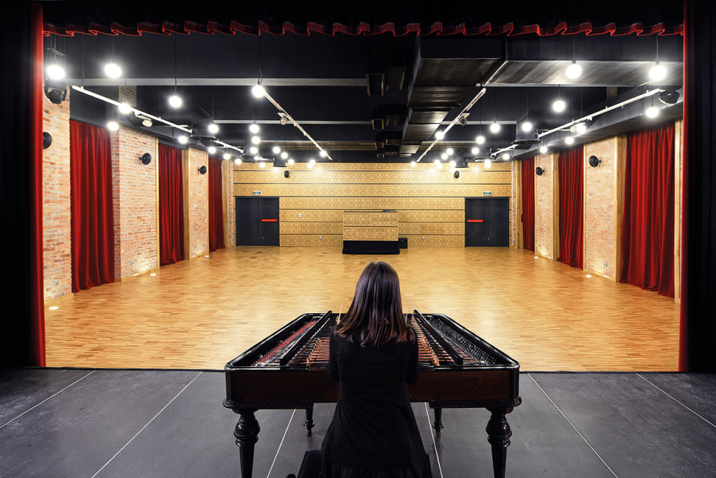 Joc popular în cheie contemporană