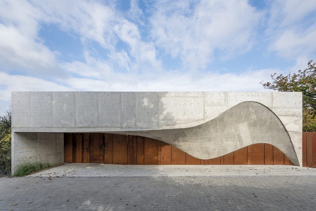 Monumentalitatea discretă a unei vile de lângă Chișinău