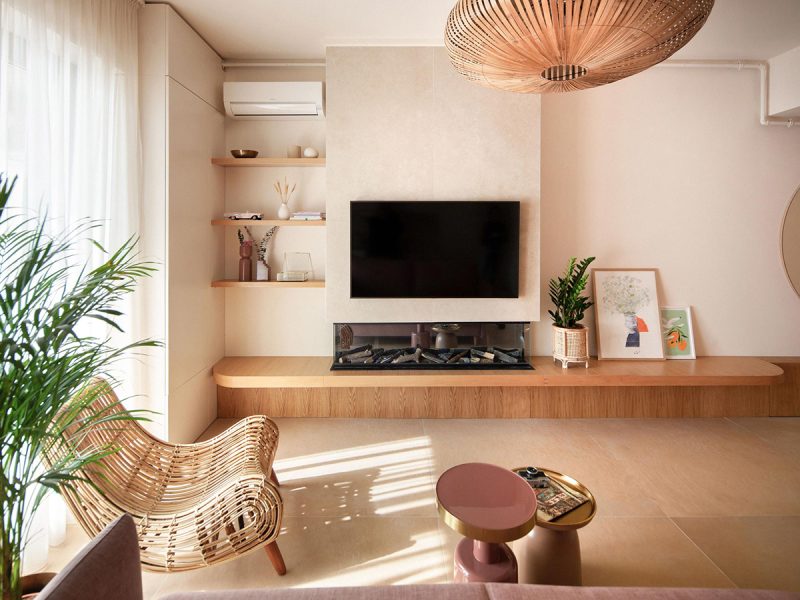 3_11_Breeze_livingroom-fireplace