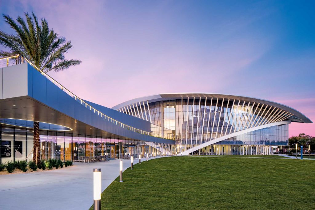 Zborul – inspiraţie  şi inovaţie. Mori Hosseini Student Union