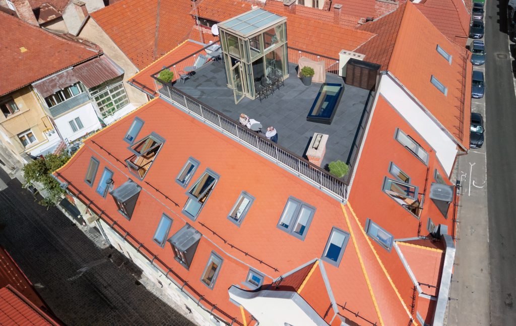 Schuster Boarding House: Tradiția arhitecturală se îmbină cu confortul modern prin VELUX