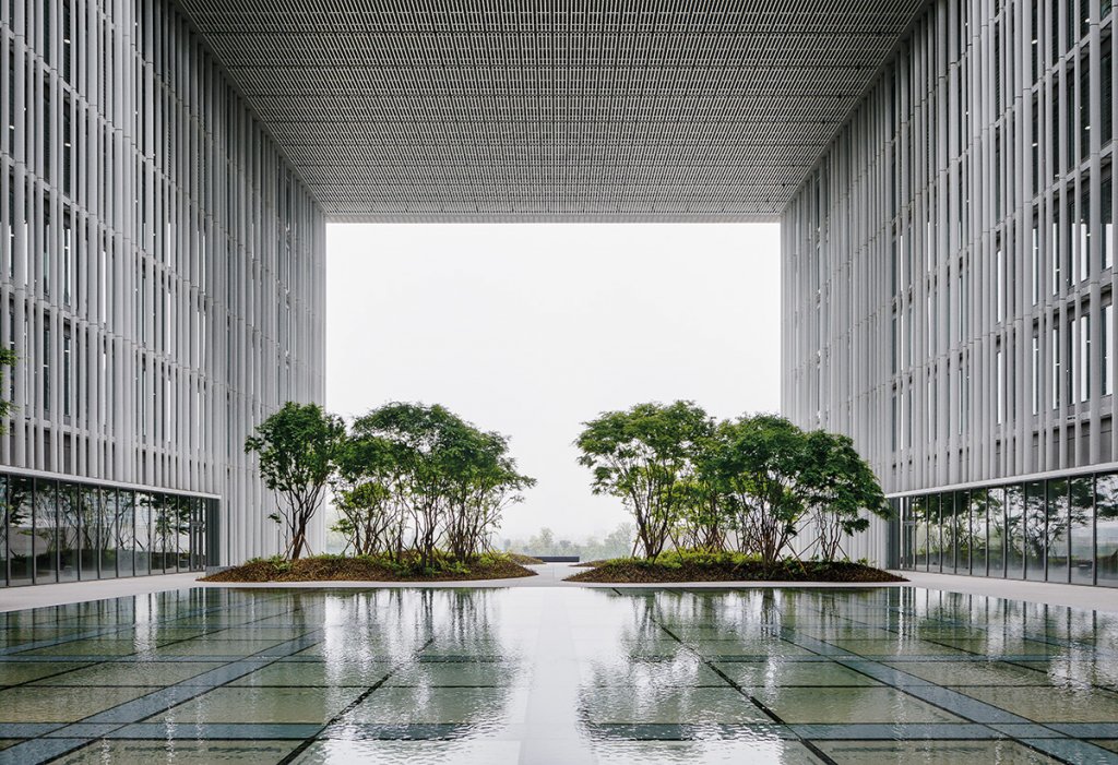 Grădina de sticlă sau arhitectura esențializată a unui sediu de corporație