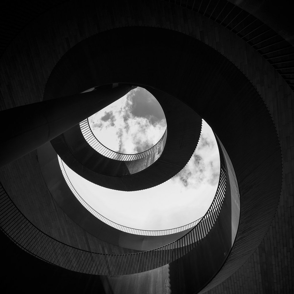 Alexandru Crișan: „În imaginile mele este evidentă percepţia alterată a spaţiului arhitectural”