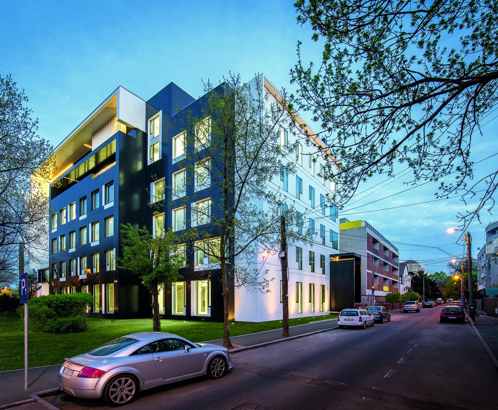 Volumetrie rafinată – imobil de birouri Urban Office