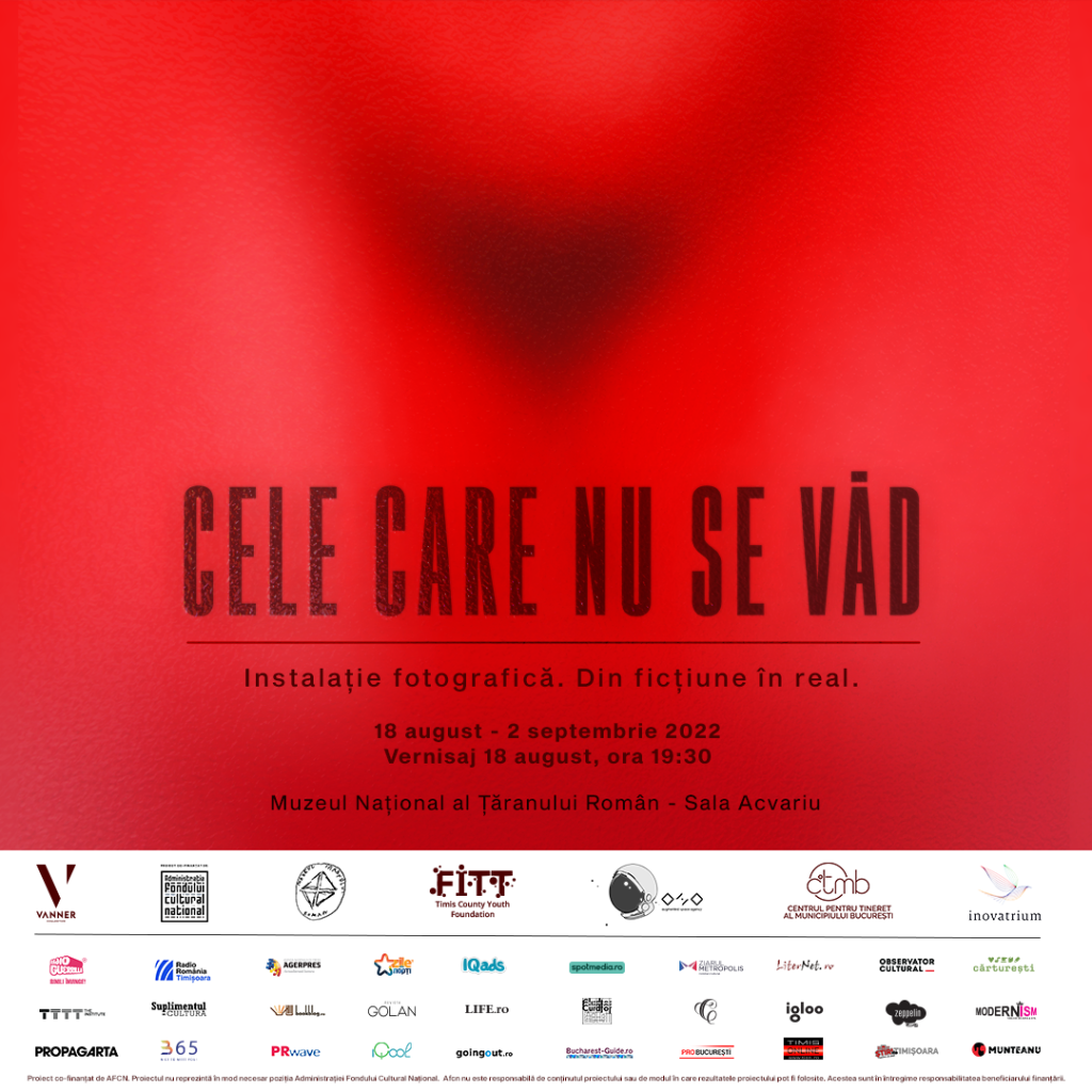 Instalația fotografică „Cele care nu se văd”, la Muzeul Național al Țăranului Român