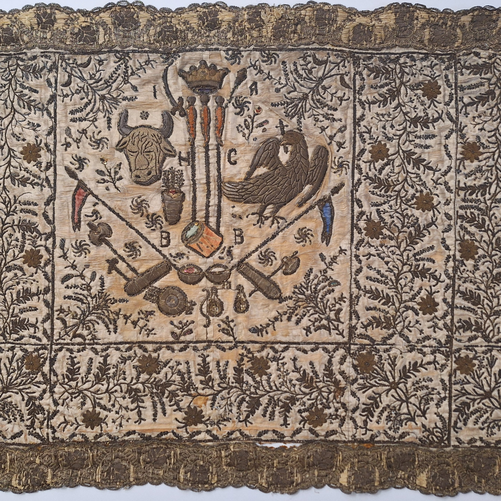 O importantă broderie heraldică din epoca fanariotă achiziționată la Paris de MNAR cu sprijinul Ministerului Culturii