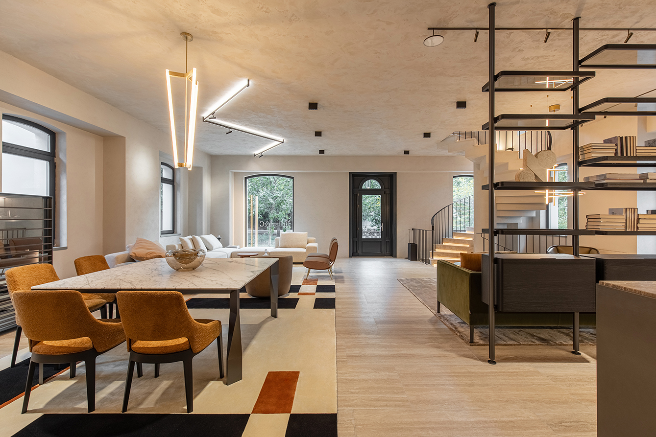 Bucharest Flagship Store 02