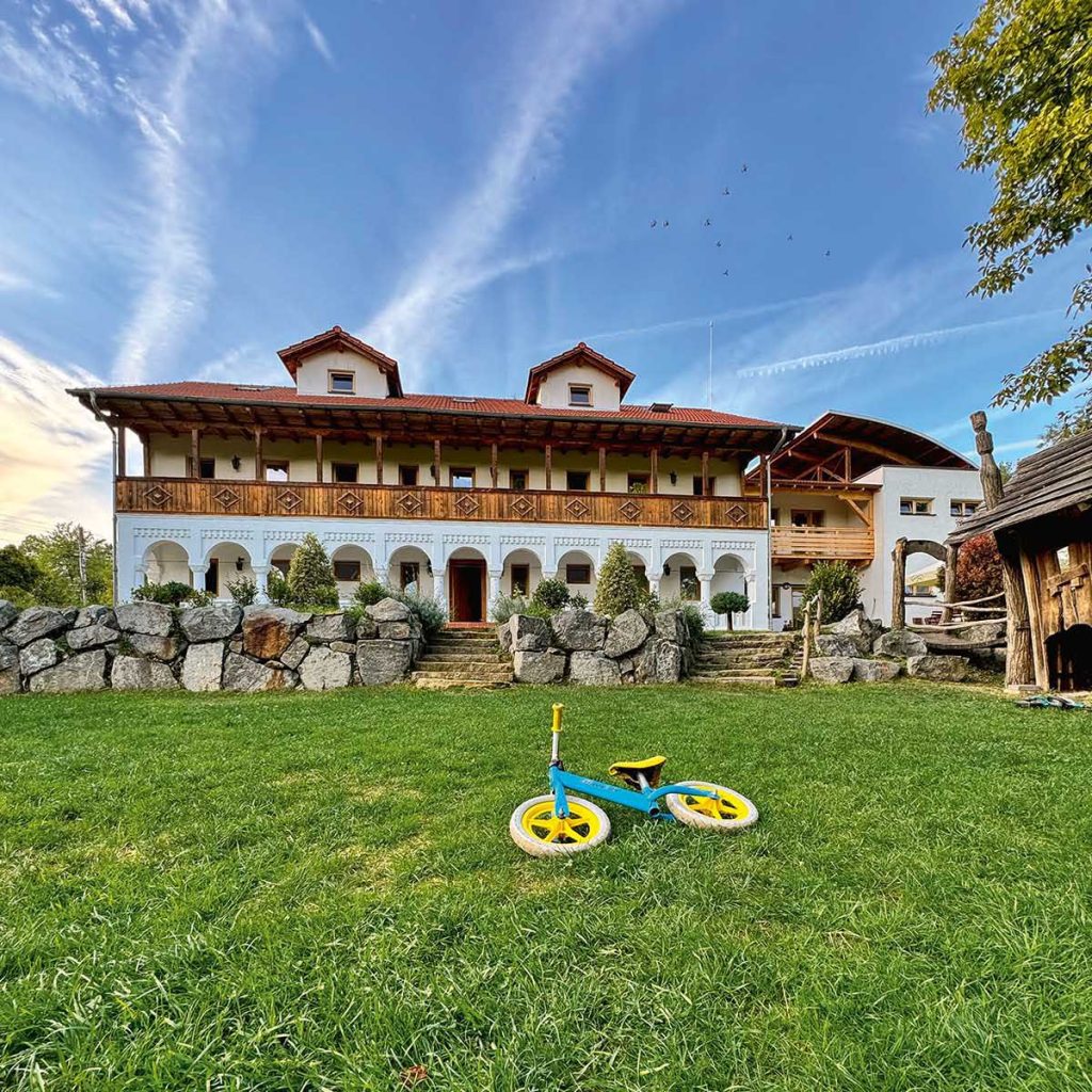 La Hanul Vatra, în Oltenia de sub Munte