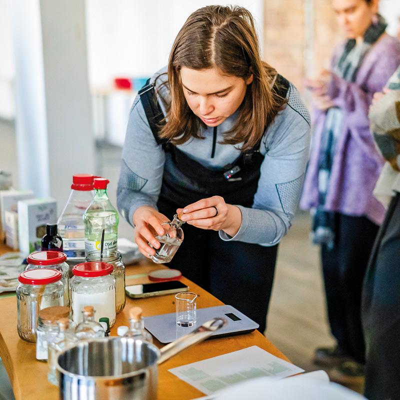 Andreea Tron: Designul ca legătură între meșteșug și tehnologie