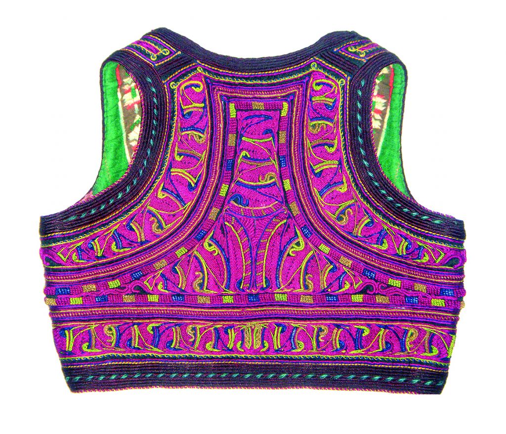 Toate textilele lumii… adunate în  două sate din judeţul Hunedoara  la Muzeul Textilelor