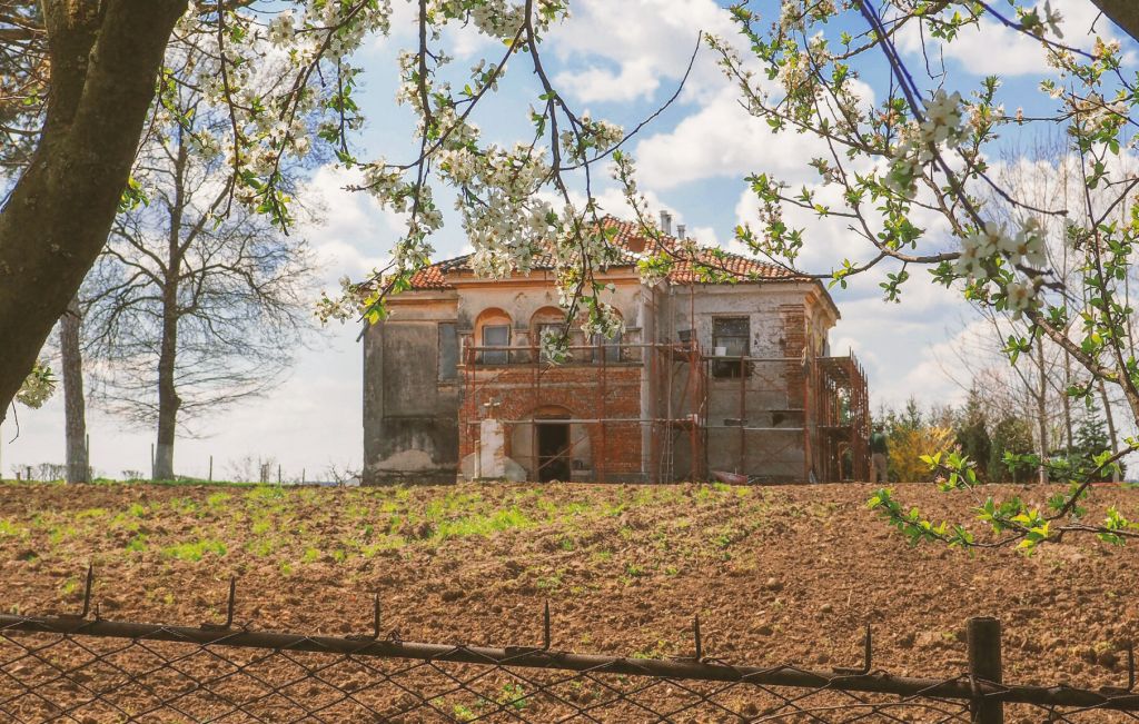 Reconstruim teritorii, coagulăm comunități, experimentăm responsabil. Conacul Neamțu din Olari