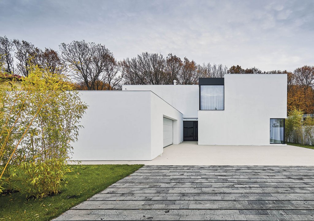 Pianul, biblioteca, șemineul: Casa Studio