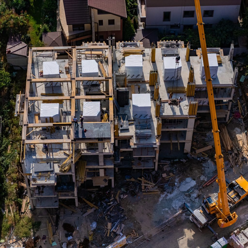 Inovații în domeniul construcțiilor din România – primele proiecte imobiliare  cu module de baie personalizate Sterchele