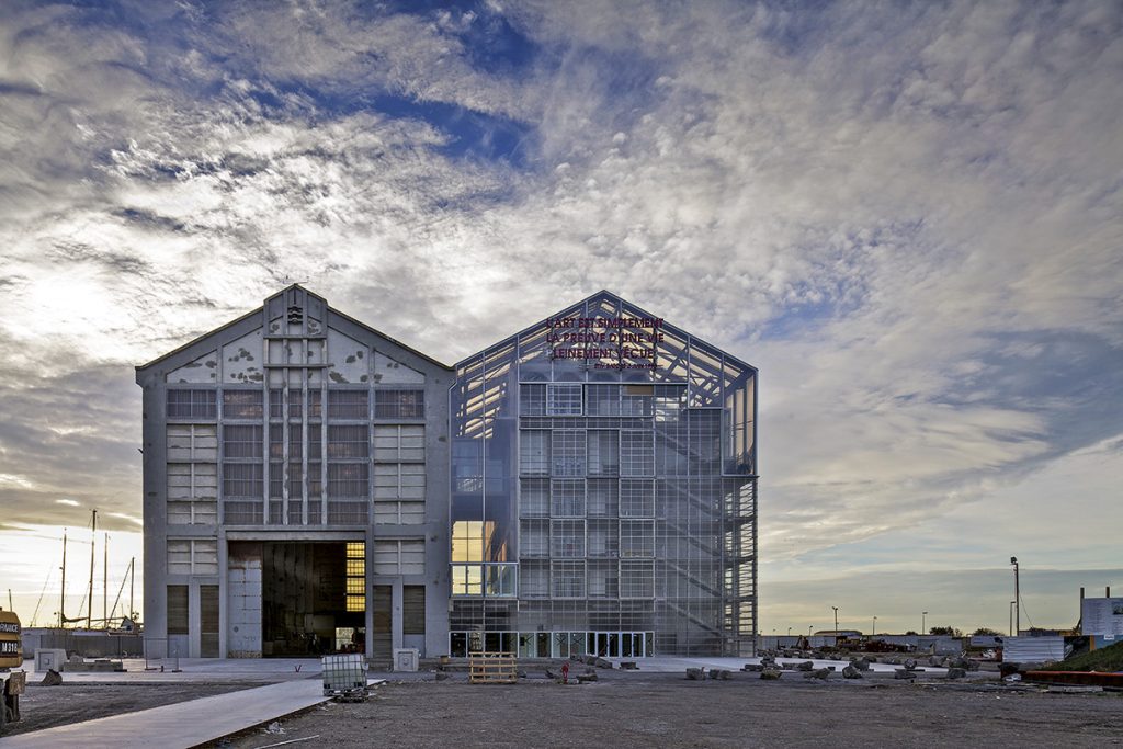 Vitalitatea unui duplicat. O demonstrație Lacaton & Vassal