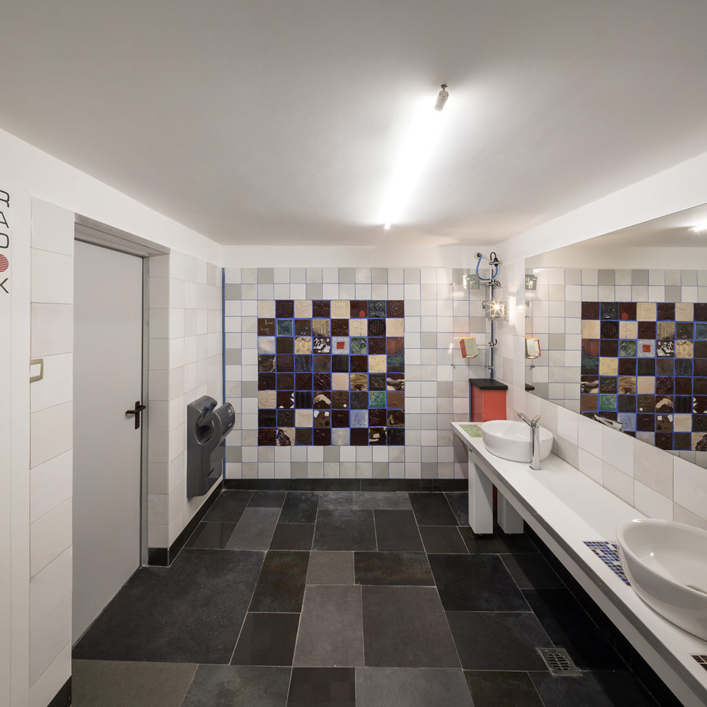 Buda de la 4. Ambient din materiale reciclate