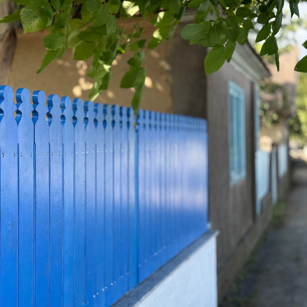 Ingredientele unui sat tradițional lipovenesc: muzica tradițională, stufarul, iconarul și Albastrul de Delta Dunării