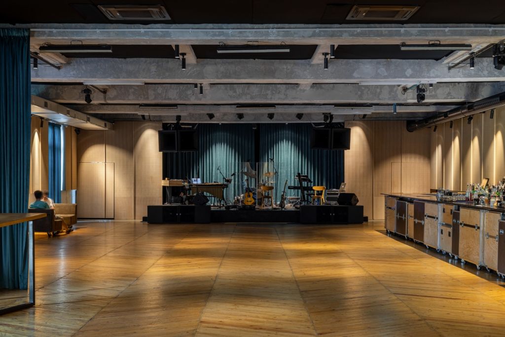 Club Guesthouse. Inima scenei EDM din România bate într-o nouă locaţie, cu o amenajare marca Corvin Cristian Studio