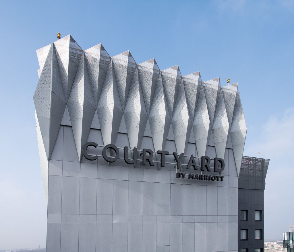 Hotelul Courtyard by Marriott – transparență și claritate cu ajutorul sticlei Guardian Glass