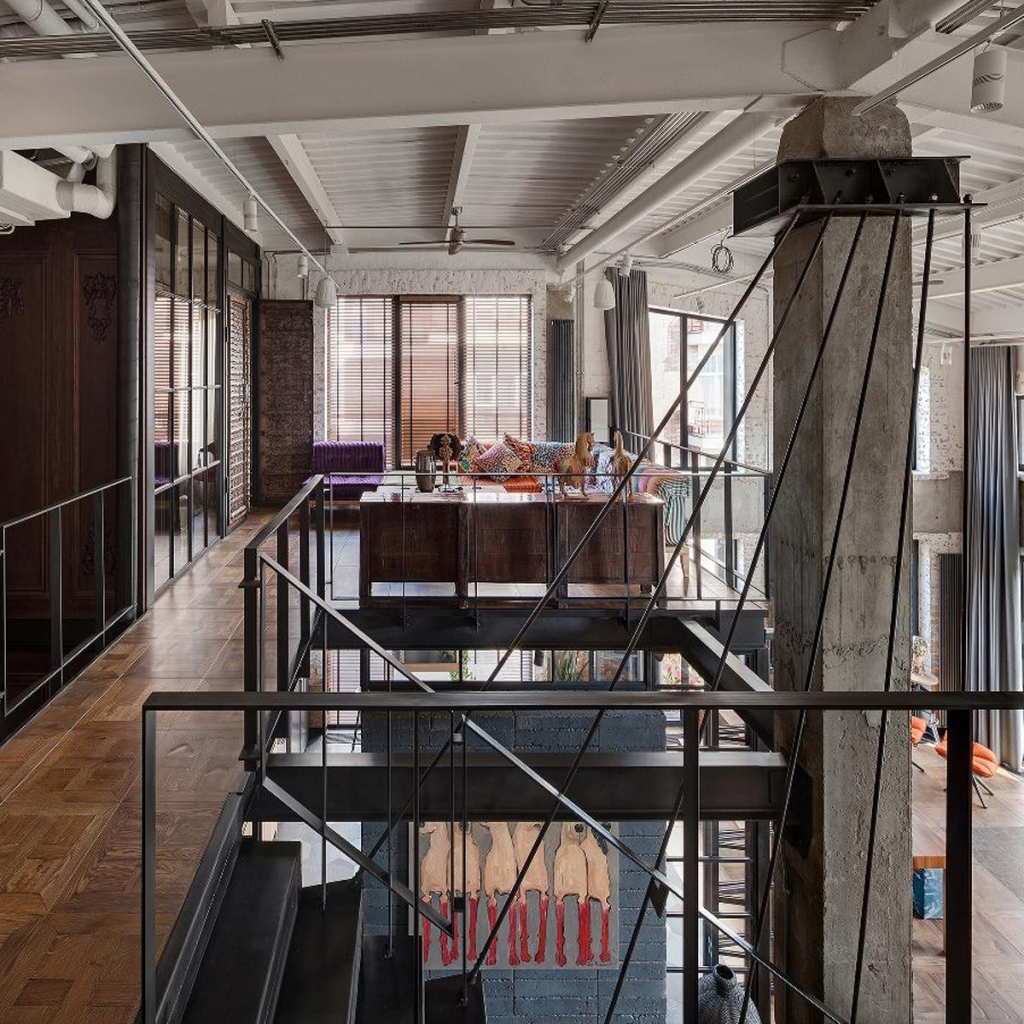 Maximalismul ca mod de scriere a poveştii personale. Hayloft, Kiev