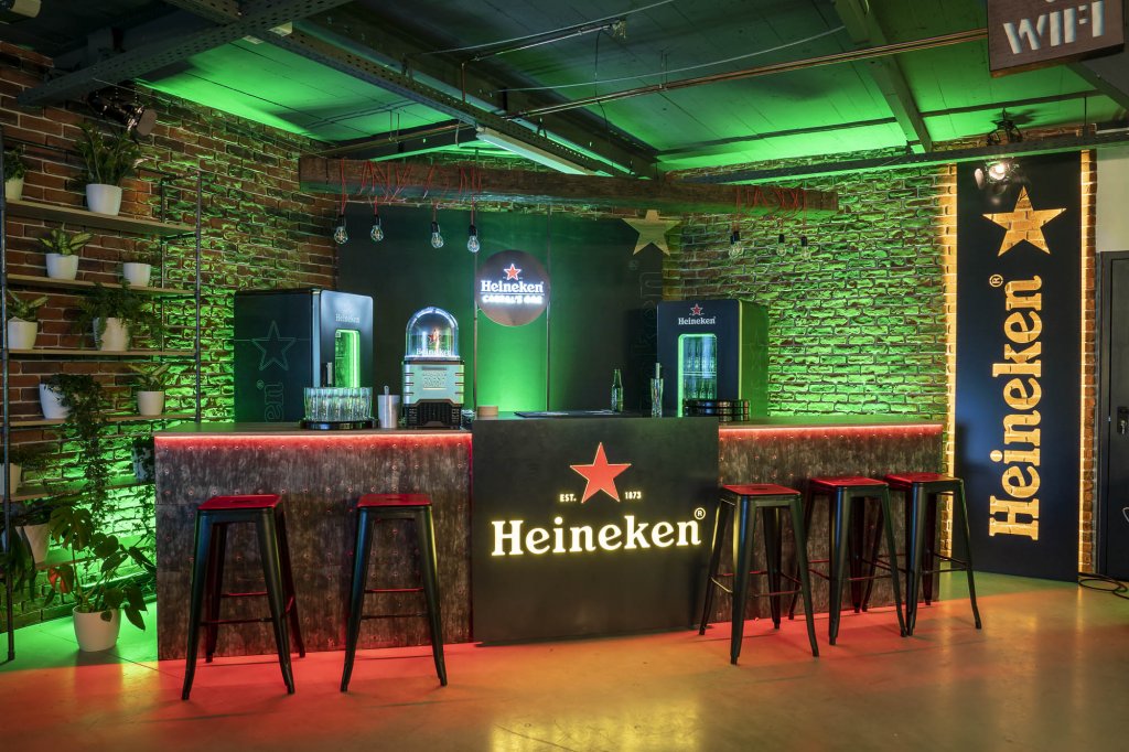 Acasă ori la bar? Heineken îți transformă casa într-un Home Bar pentru meciurile UEFA Champions League